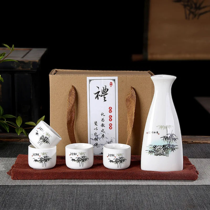 Service à Saké Céramique – Carafe & Tasses Style Rétro – Fabrication Artisanale – Coffret Motif Bambou | Studio Nichijo Paris