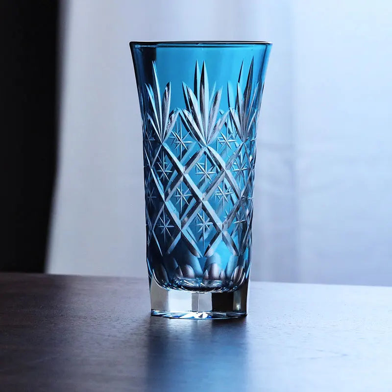 Verre à Saké Edo Kiriko et Son Daï en Bois — Cristal Découpé à la Main – Sans Plomb – Kumo | Studio Nichijo Paris