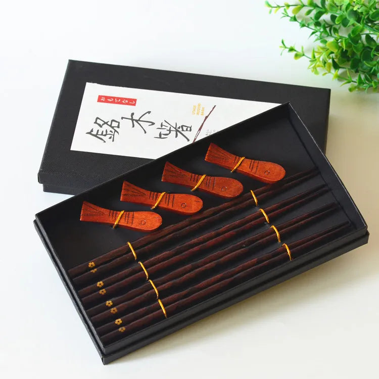 Coffret Baguettes Bois Naturel 4 Paires + 4 Porte-Baguettes Fait Main — Fabrication Artisanale – | Studio Nichijo Paris