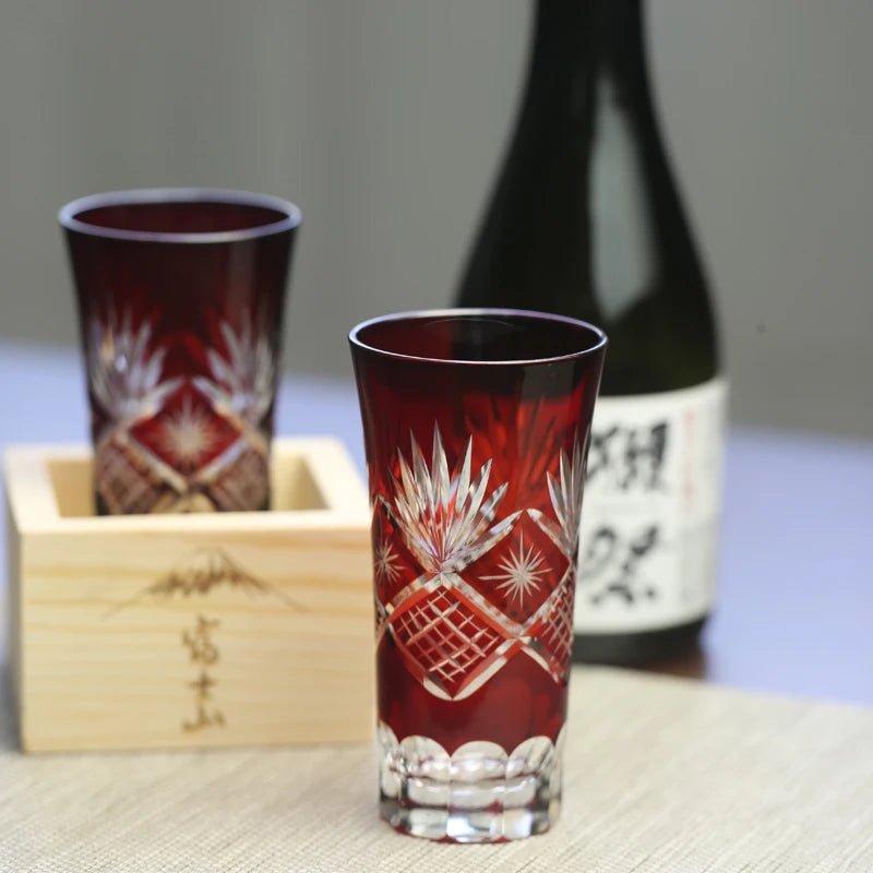 Verre à Saké Edo Kiriko et Son Daï en Bois — Cristal Découpé à la Main – Sans Plomb – | Studio Nichijo Paris