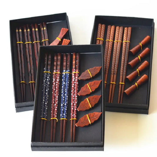 Baguettes japonaises en bois naturel, 8 pièces, cadeau de saisi 007, 4 baguettes + 4 porte-baguettes, ensemble fait à la main – | Studio Nichijo Paris