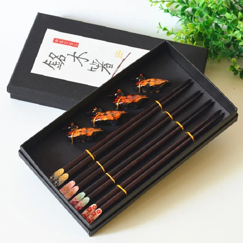 Coffret Baguettes Bois Naturel 4 Paires + 4 Porte-Baguettes Fait Main — Fabrication Artisanale – Wa | Studio Nichijo Paris