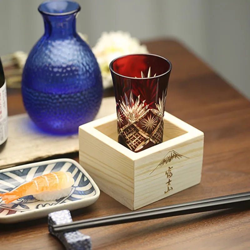 Verre à Saké Edo Kiriko et Son Daï en Bois — Cristal Découpé à la Main – Sans Plomb – | Studio Nichijo Paris