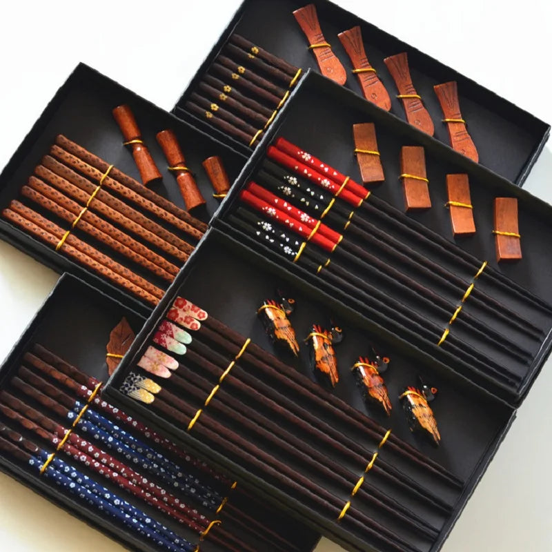 Coffret Baguettes Bois Naturel 4 Paires + 4 Porte-Baguettes Fait Main — Fabrication Artisanale – | Studio Nichijo Paris