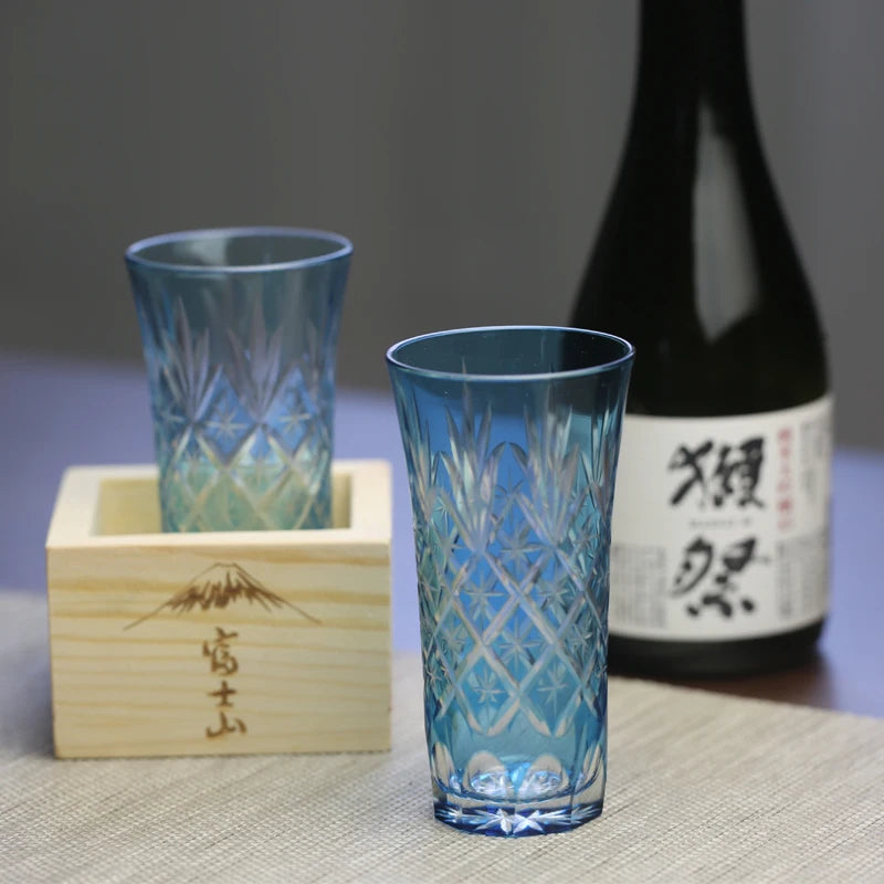 Verre à Saké Edo Kiriko et Son Daï en Bois — Cristal Découpé à la Main – Sans Plomb – | Studio Nichijo Paris