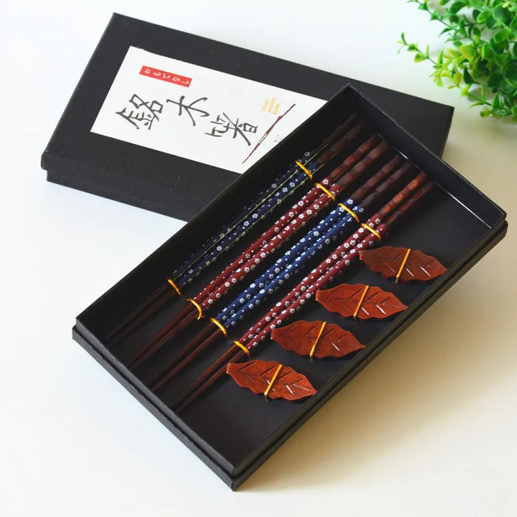 Coffret Baguettes Bois Naturel 4 Paires + 4 Porte-Baguettes Fait Main — Fabrication Artisanale – | Studio Nichijo Paris