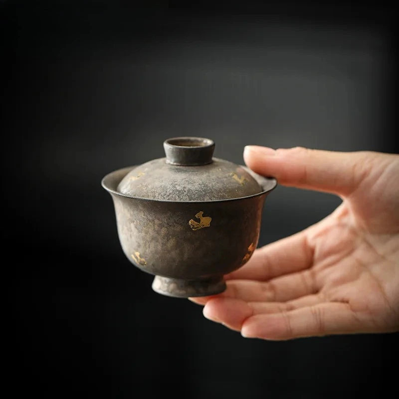 Gaiwan Porcelaine Émaillée Rouille Dorée Cérémonie du Thé, Fabrication Artisanale – | Studio Nichijo Paris