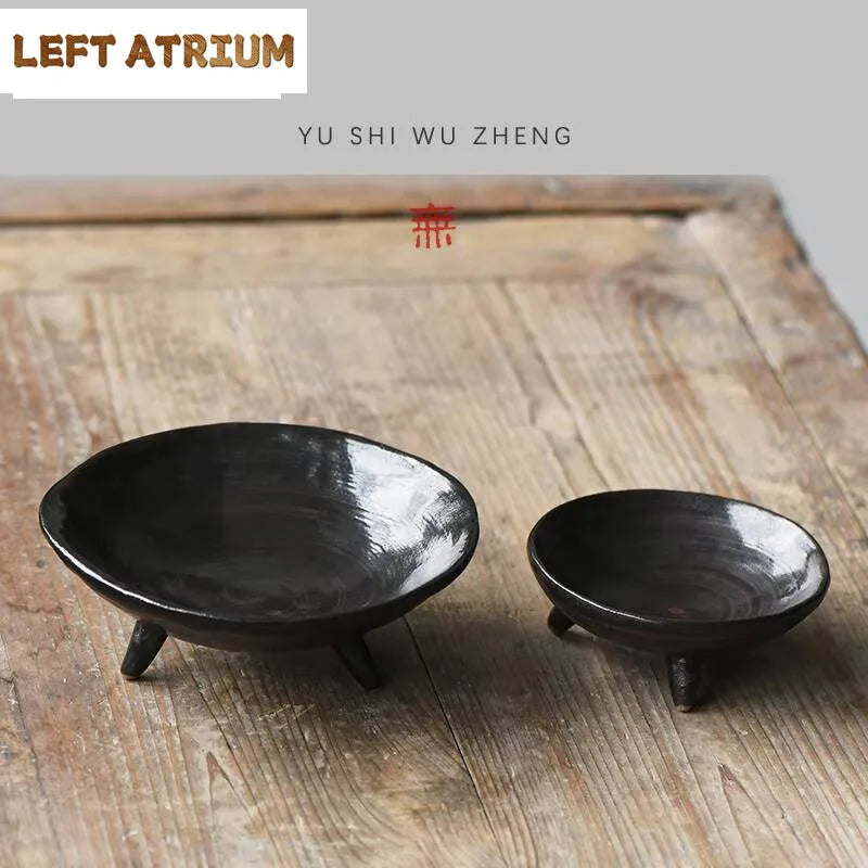Assiette Trépied Céramique Japonaise — Fabrication Artisanale – | Studio Nichijo Paris