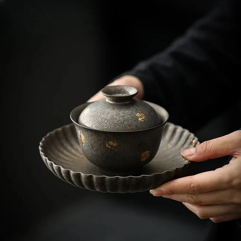 Gaiwan Porcelaine Émaillée Rouille Dorée Cérémonie du Thé, Fabrication Artisanale – | Studio Nichijo Paris