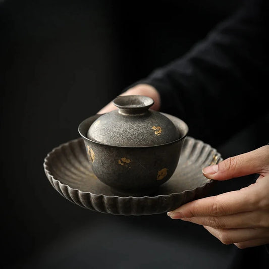 Gaiwan Porcelaine Émaillée Rouille Dorée Cérémonie du Thé, Fabrication Artisanale – | Studio Nichijo Paris