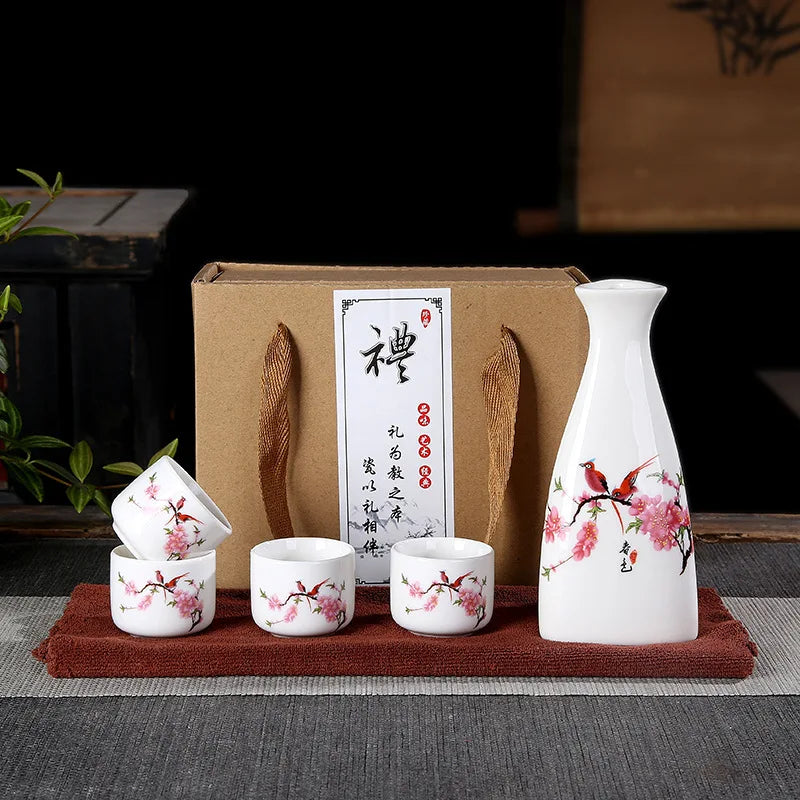 Service à Saké Céramique – Carafe & Tasses Style Rétro – Fabrication Artisanale – Coffret Motif Eau | Studio Nichijo Paris