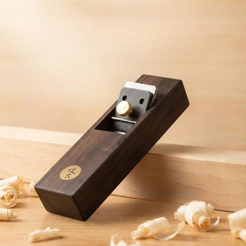 Raboteuse à fond plat en ébène de style japonais, fabriquée à la main, pour le travail du bois, rabotage rapide et précis, raboteuse manuelle pour chanfreiner – | Studio Nichijo Paris