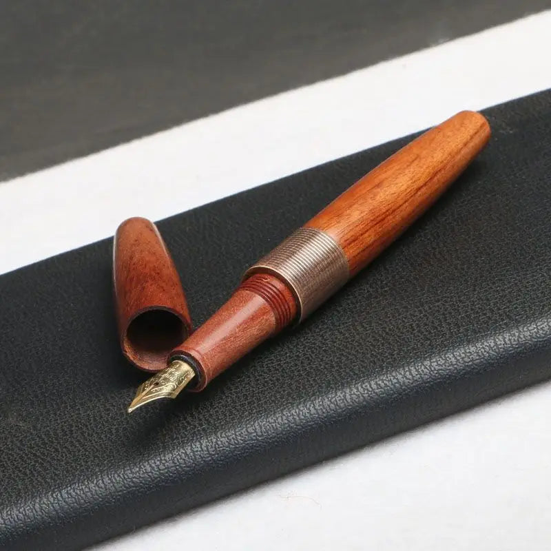 Stylo Plume Bois Massif Rétro Fait Main — Fabrication Artisanale – | Studio Nichijo Paris