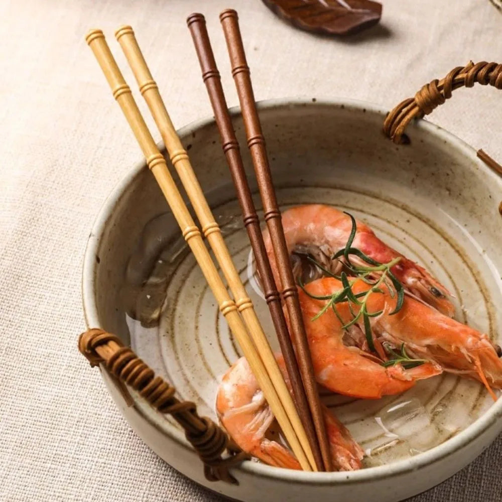 Baguettes Bois Rétro Pointues Fait Main Sushi 23,5cm — Fabrication Artisanale – | Studio Nichijo Paris