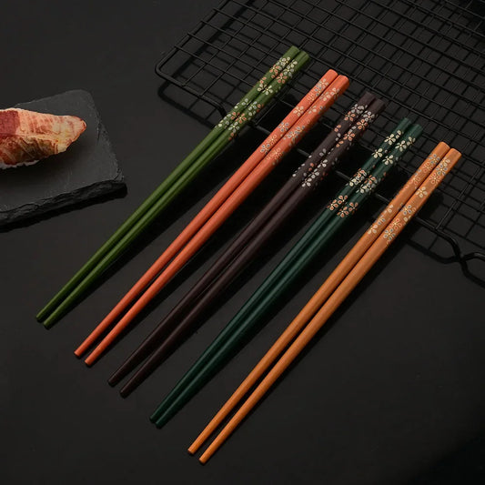 Ensemble de 5 paires de baguettes en bois naturel antidérapantes faites à la main en bambou, réutilisables, de Style japonais, pour aliments, multicolores – | Studio Nichijo Paris