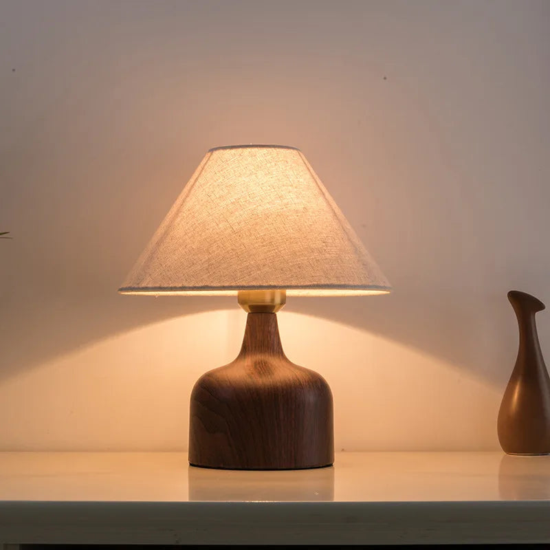 Lampe de Chevet en Fer et Tissu – Style Rétro Wabi-Sabi – | Studio Nichijo Paris