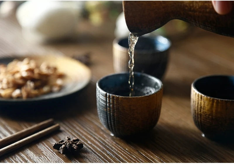 Tōji – Service à Saké en Céramique Artisanale – Carafe & 4 Tasses – Fabrication Artisanale – | Studio Nichijo Paris
