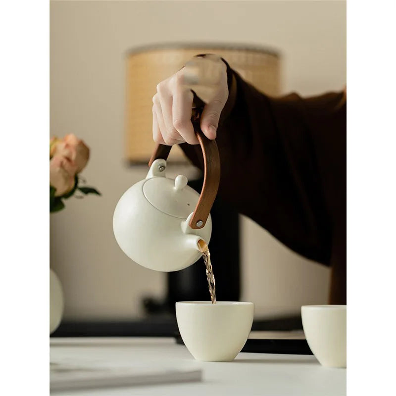 Théière Porcelaine Blanche Japonaise Grande Capacité 350ml, Fabrication Artisanale – | Studio Nichijo Paris