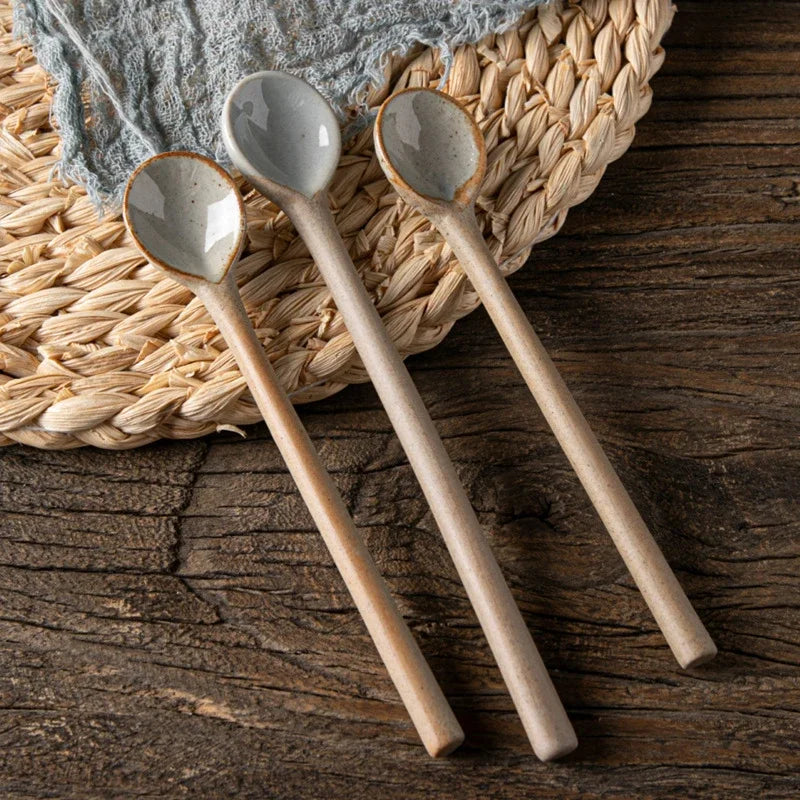 Assiette en Céramique Peinte à la Main, Motifs Japonais — Fabrication Artisanale – | Studio Nichijo Paris