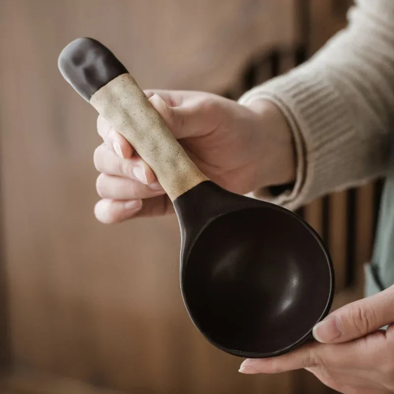 Grande Cuillère à Soupe en Grès Faite à la Main — Style Japonais – Céramique – Dashi | Studio Nichijo Paris
