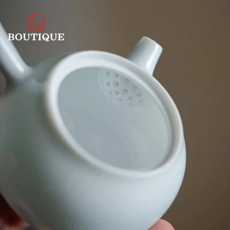 Théière en Céramique Céladon — Faite à la Main – Filtre Intégré – 150 ml – | Studio Nichijo Paris