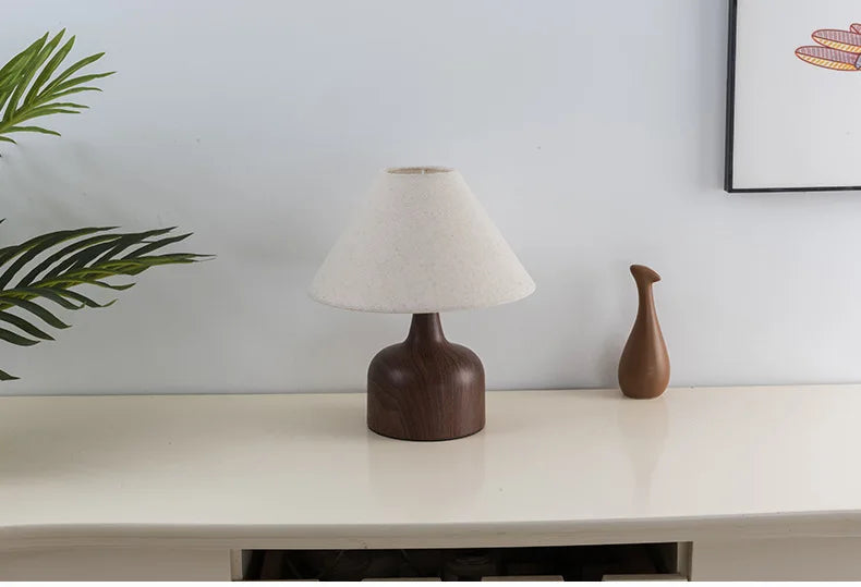 Lampe de Chevet en Fer et Tissu – Style Rétro Wabi-Sabi – | Studio Nichijo Paris