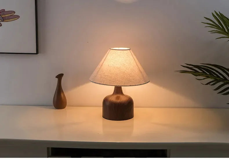 Lampe de Chevet en Fer et Tissu – Style Rétro Wabi-Sabi – | Studio Nichijo Paris