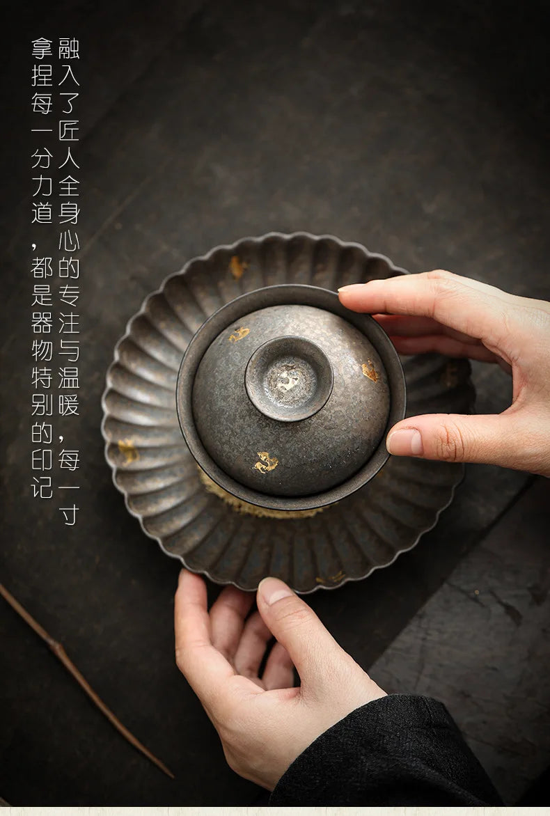 Gaiwan Porcelaine Émaillée Rouille Dorée Cérémonie du Thé, Fabrication Artisanale – | Studio Nichijo Paris