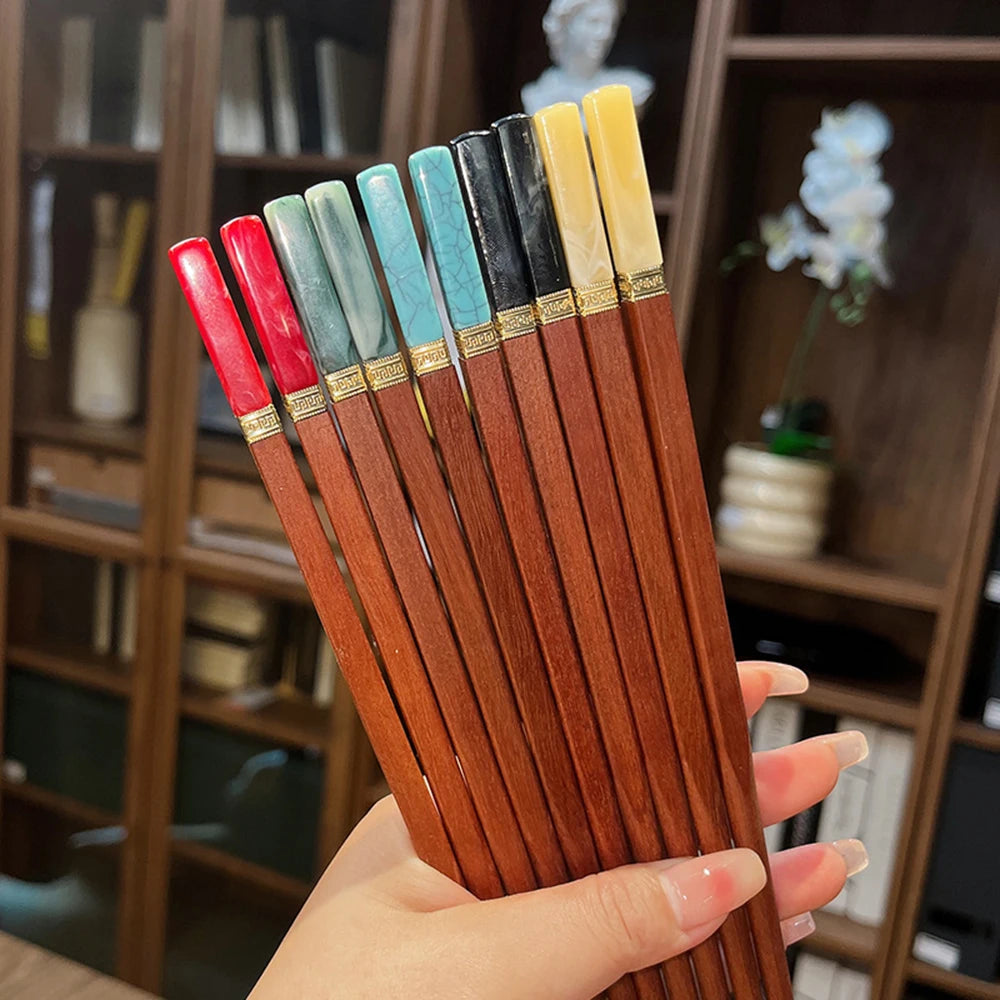 Baguettes Bois Santal Rouge Réutilisables Multicolores Lot 5 Paires — Fabrication Artisanale – | Studio Nichijo Paris