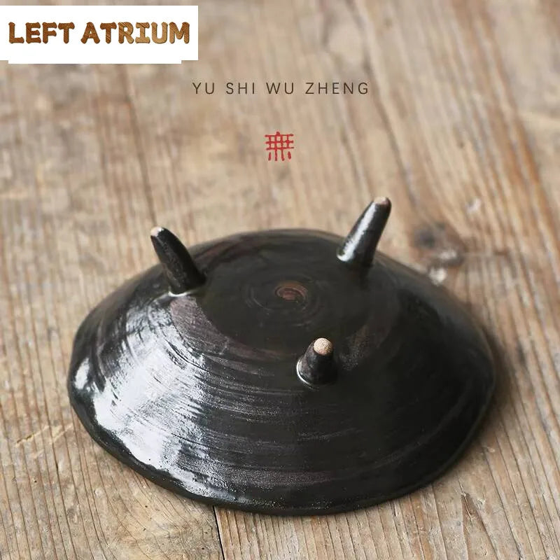 Assiette Trépied Céramique Japonaise — Fabrication Artisanale – | Studio Nichijo Paris