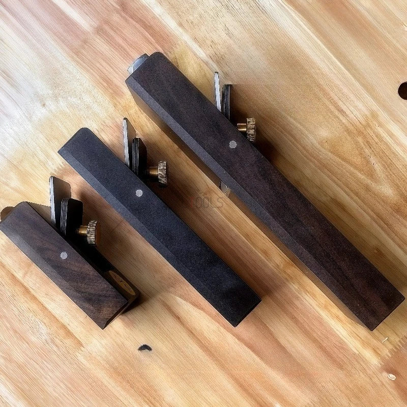 Raboteuse à fond plat en ébène de style japonais, fabriquée à la main, pour le travail du bois, rabotage rapide et précis, raboteuse manuelle pour chanfreiner – | Studio Nichijo Paris