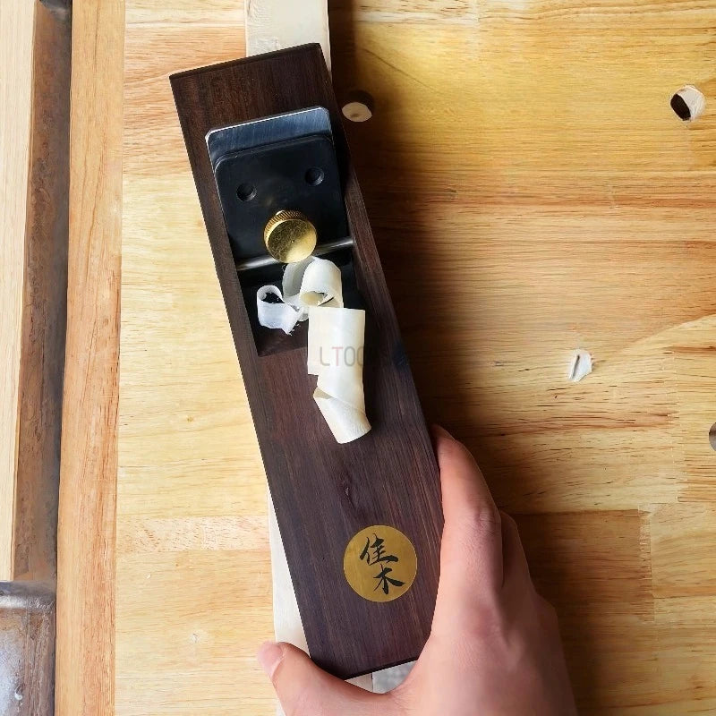 Raboteuse à fond plat en ébène de style japonais, fabriquée à la main, pour le travail du bois, rabotage rapide et précis, raboteuse manuelle pour chanfreiner – | Studio Nichijo Paris