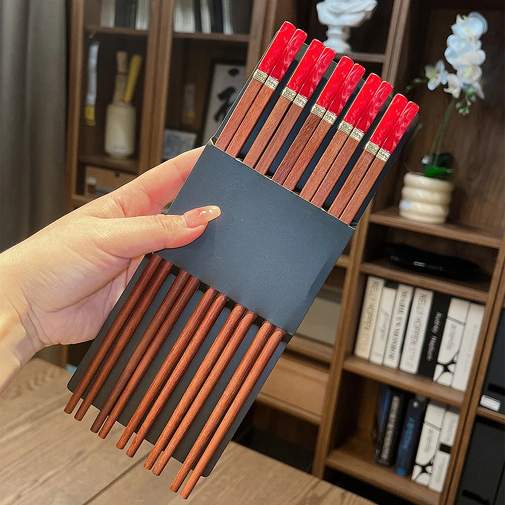 Baguettes Bois Santal Rouge Réutilisables Multicolores Lot 5 Paires — Fabrication Artisanale – Red | Studio Nichijo Paris