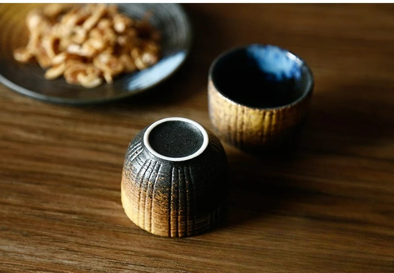Tōji – Service à Saké en Céramique Artisanale – Carafe & 4 Tasses – Fabrication Artisanale – | Studio Nichijo Paris