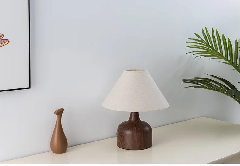 Lampe de Chevet en Fer et Tissu – Style Rétro Wabi-Sabi – | Studio Nichijo Paris