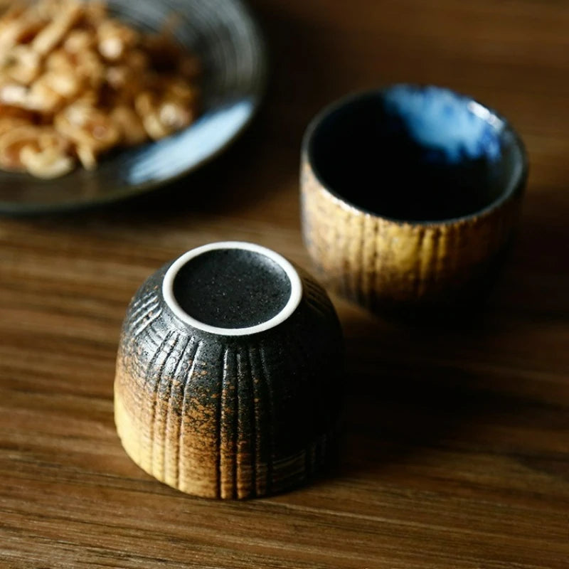 Tōji – Service à Saké en Céramique Artisanale – Carafe & 4 Tasses – Fabrication Artisanale – | Studio Nichijo Paris