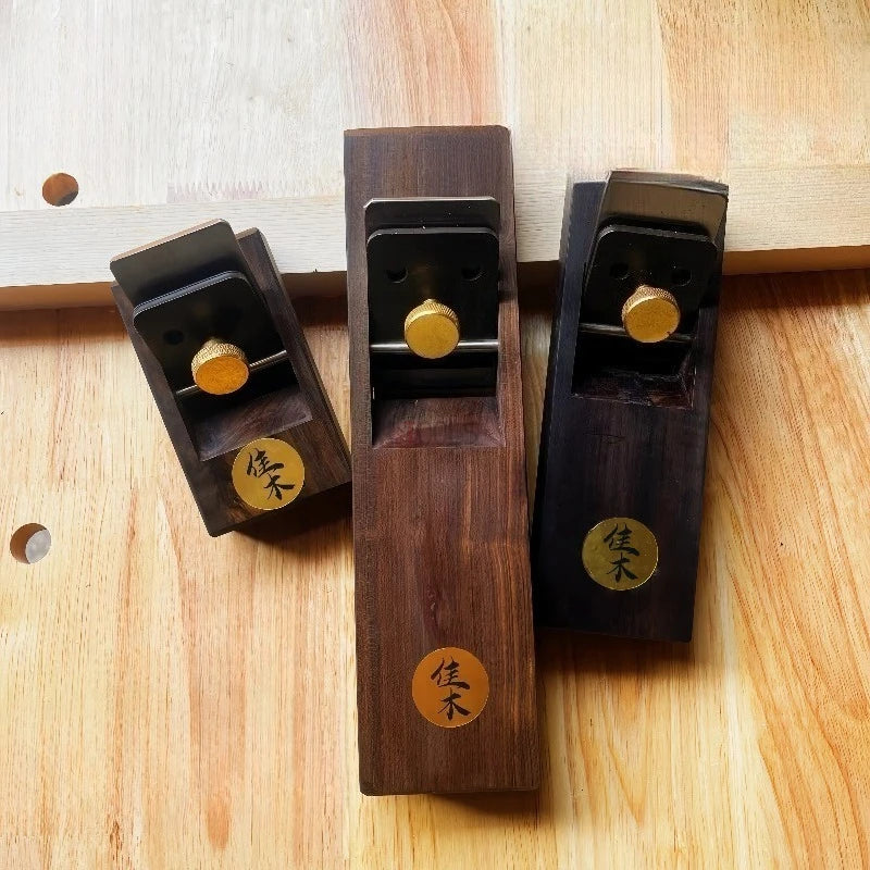 Raboteuse à fond plat en ébène de style japonais, fabriquée à la main, pour le travail du bois, rabotage rapide et précis, raboteuse manuelle pour chanfreiner – | Studio Nichijo Paris