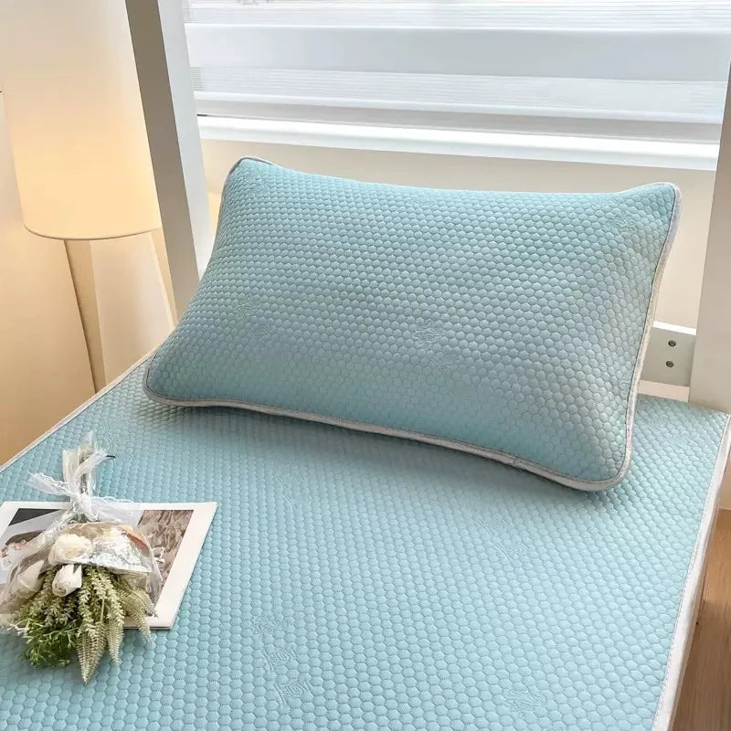 Housse d'oreiller rafraîchissante en soie glacée - Natsu – Vert | Studio Nichijo Paris