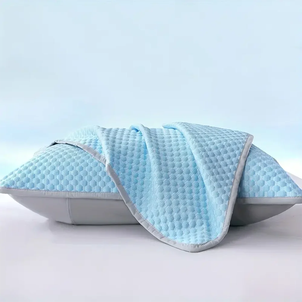 Housse d'oreiller rafraîchissante en soie glacée - Natsu – Bleu | Studio Nichijo Paris