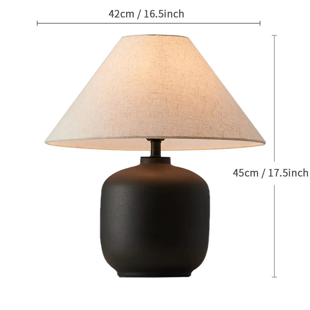 Lampe de Table Céramique Wabi-Sabi – Chevet & Salon – Lampe Noire 45 cm de hauteur x 42cm de largeur | Studio Nichijo Paris