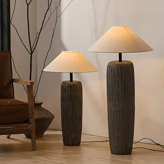 Lampadaire Wabi-Sabi – Grain de Bois Patiné Vintage pour Salon – | Studio Nichijo Paris