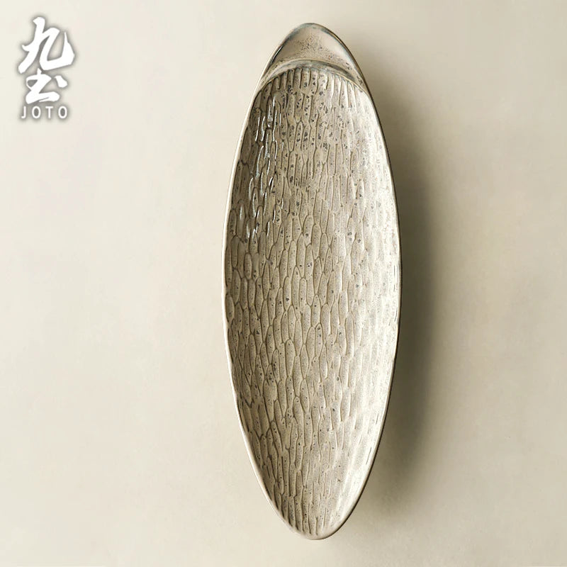 Assiette Sushi Céramique Japonaise Élégante — Fabrication Artisanale – Hikari | Studio Nichijo Paris