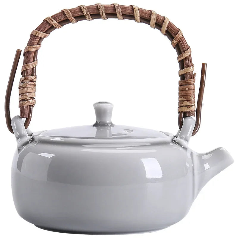 Théière Porcelaine Glaçure Grise Poignée Boucle Kung Fu 1,8L, Fabrication Artisanale – | Studio Nichijo Paris