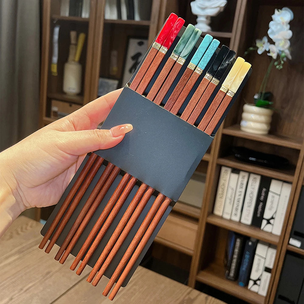 Baguettes Bois Santal Rouge Réutilisables Multicolores Lot 5 Paires — Fabrication Artisanale – Mix | Studio Nichijo Paris