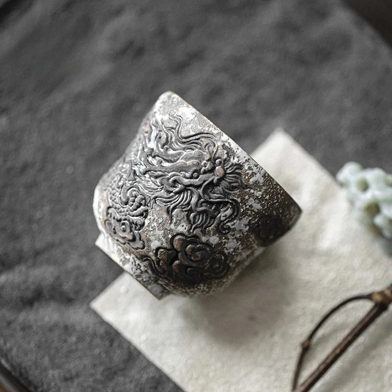 Tasse à Thé Céramique Dragon en Relief, Fabrication Artisanale – | Studio Nichijo Paris