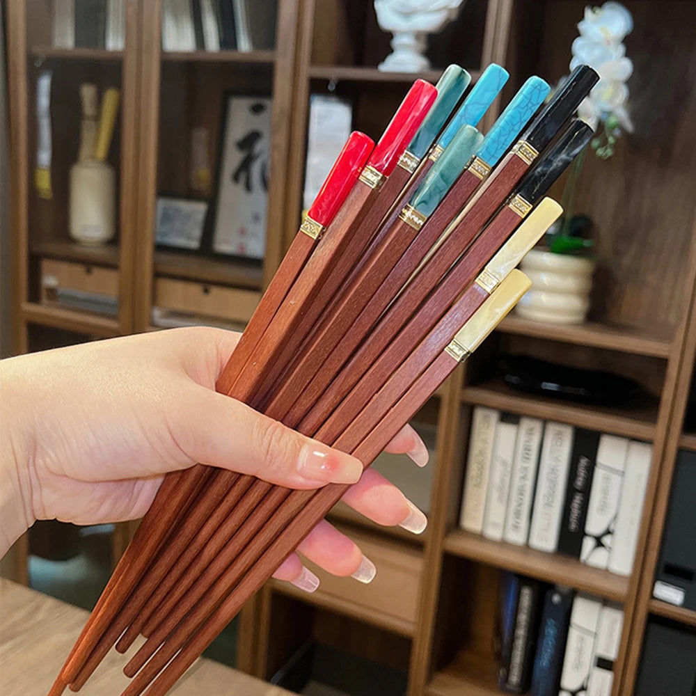 Baguettes Bois Santal Rouge Réutilisables Multicolores Lot 5 Paires — Fabrication Artisanale – | Studio Nichijo Paris