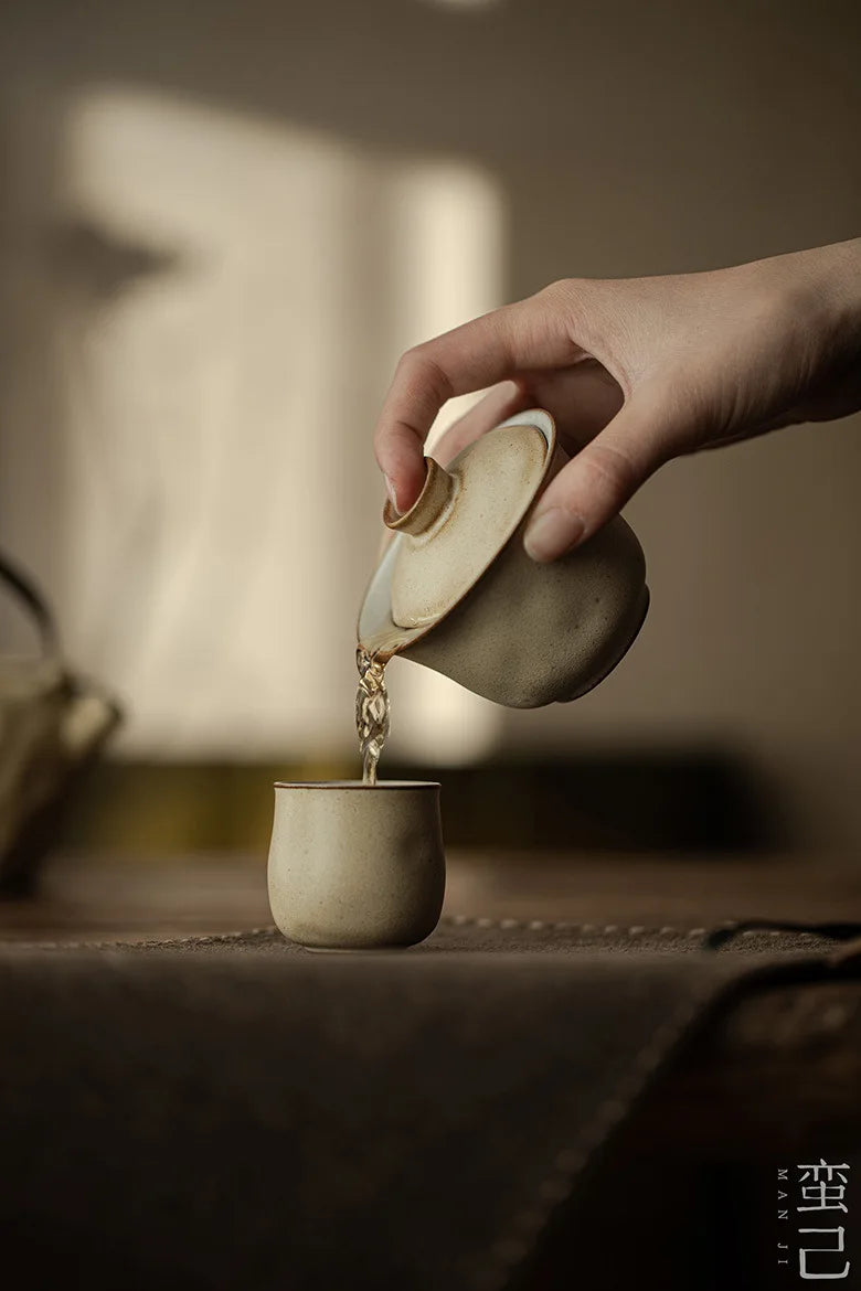 Filles recouvert fait à la main en poterie grossière, petit Gaiwan, théière élégante, verres à thé, cadeau de collection, boutique japonaise, 120ml – | Studio Nichijo Paris