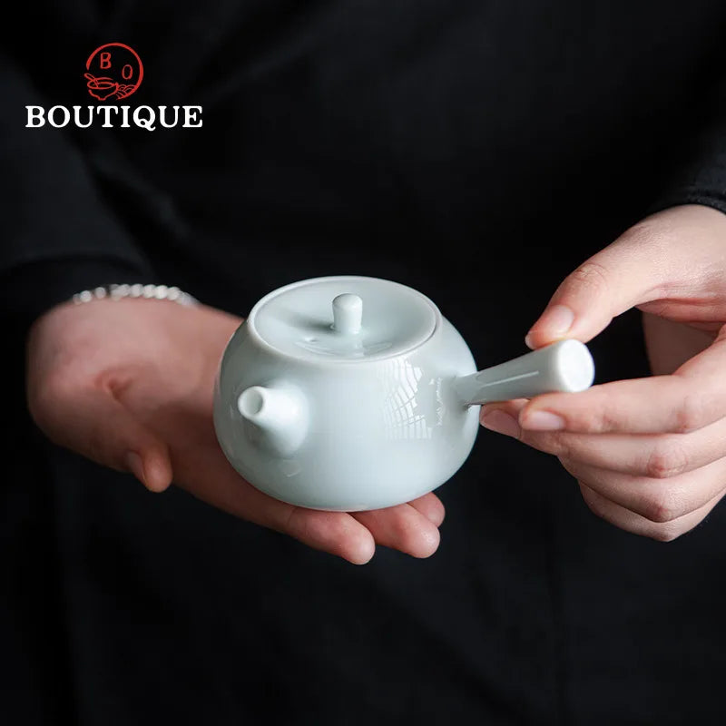 Théière en Céramique Céladon — Faite à la Main – Filtre Intégré – 150 ml – | Studio Nichijo Paris