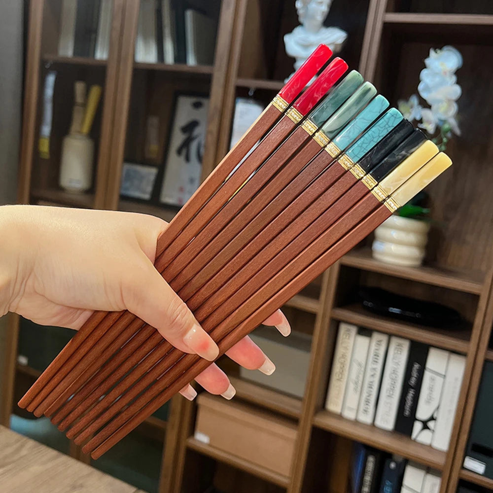 Baguettes Bois Santal Rouge Réutilisables Multicolores Lot 5 Paires — Fabrication Artisanale – | Studio Nichijo Paris