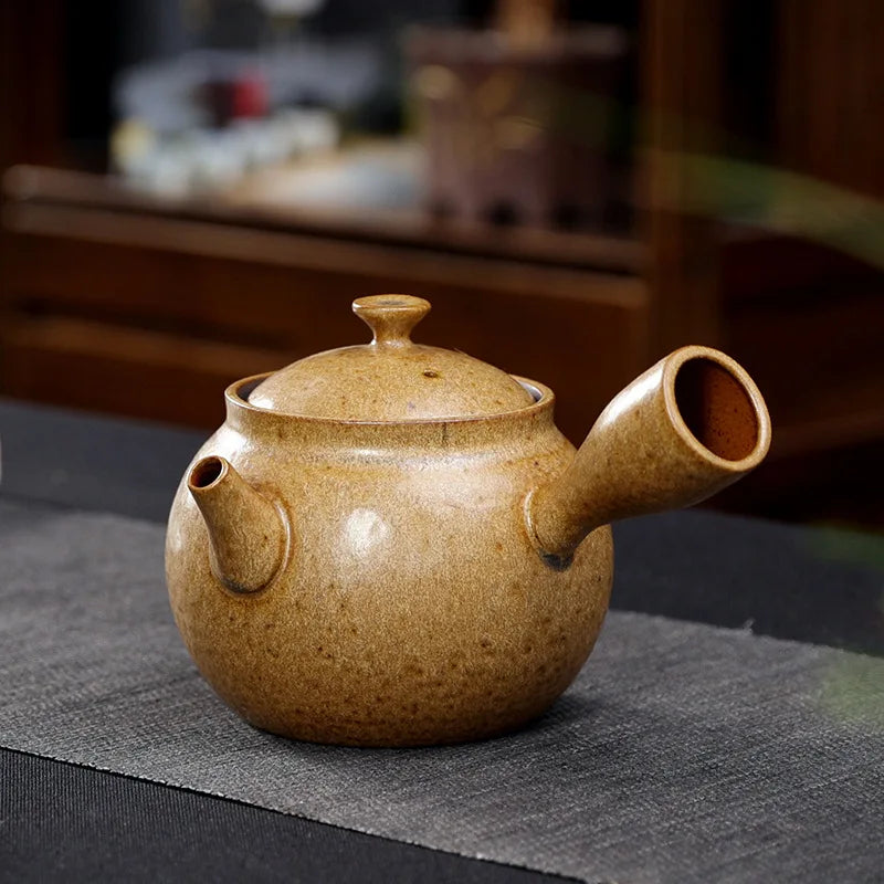Théière en Grès à Poignée Latérale — Fabrication Artisanale, Cérémonie du Thé – Wabi | Studio Nichijo Paris